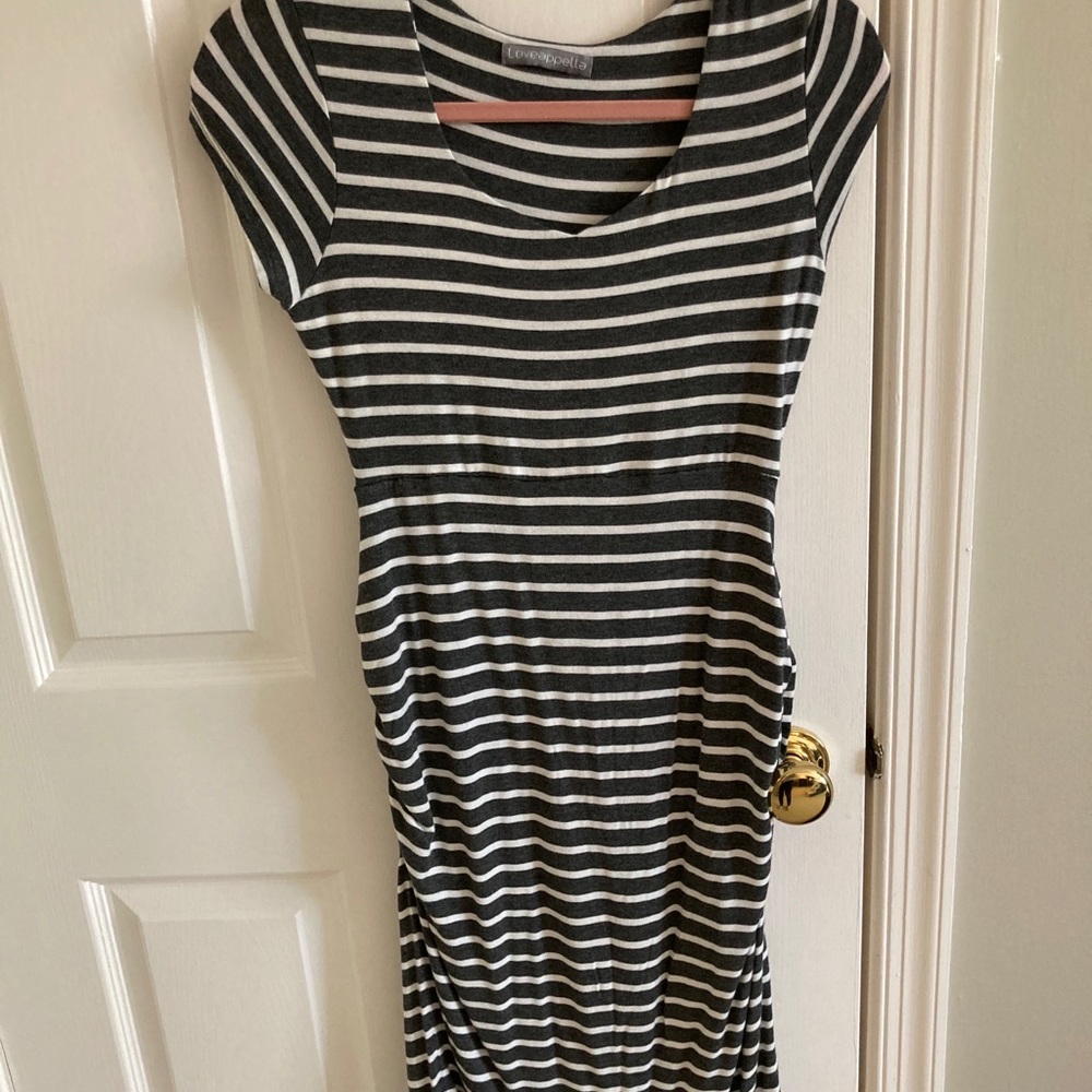 Lot of 5 maternity clothes